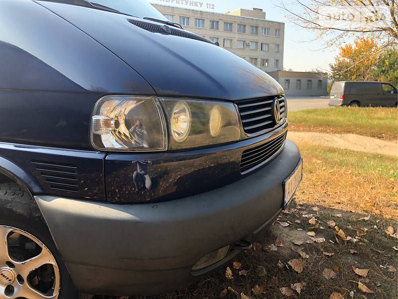 Вантажопасажирський фургон Volkswagen Multivan 2000 в Харкові