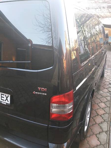 Вантажопасажирський фургон Volkswagen Multivan 2006 в Харкові