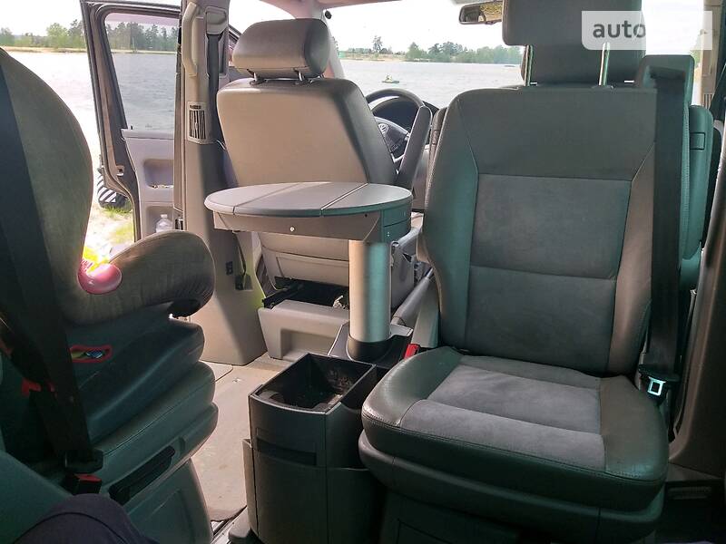 Вантажопасажирський фургон Volkswagen Multivan 2006 в Харкові
