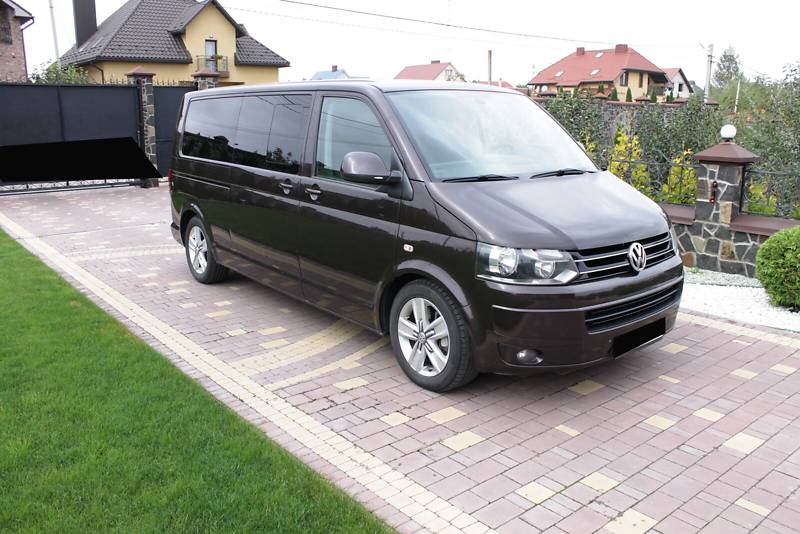 Минивэн Volkswagen Multivan 2010 в 