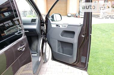 Минивэн Volkswagen Multivan 2010 в 