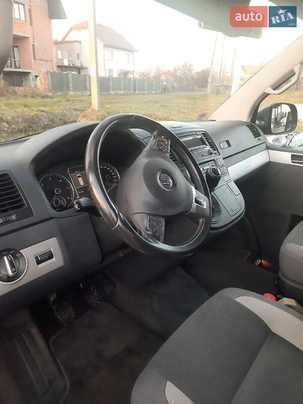 Минивэн Volkswagen Multivan 2013 в Львове