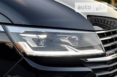 Минивэн Volkswagen Multivan 2020 в 