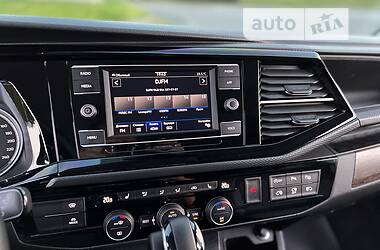 Минивэн Volkswagen Multivan 2020 в 