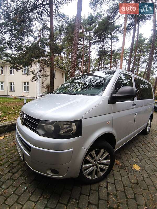 Мінівен Volkswagen Multivan 2010 в Харкові
