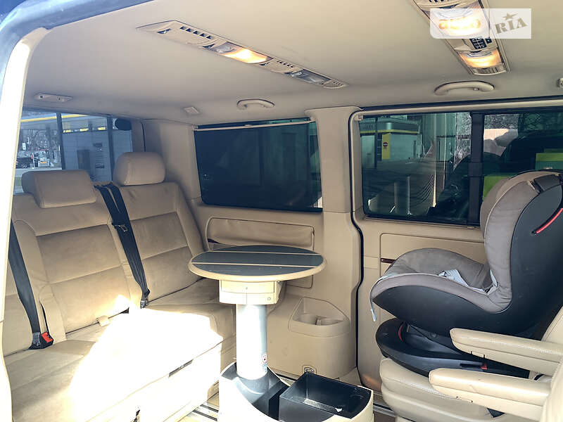 Минивэн Volkswagen Multivan 2006 в 