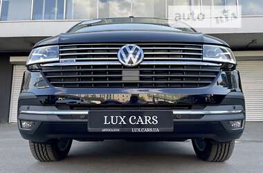 Минивэн Volkswagen Multivan 2023 в 