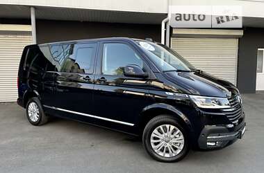 Минивэн Volkswagen Multivan 2023 в 