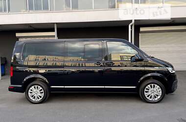 Минивэн Volkswagen Multivan 2023 в 