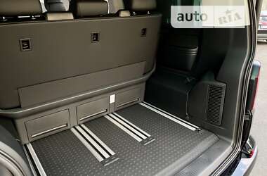 Минивэн Volkswagen Multivan 2023 в 