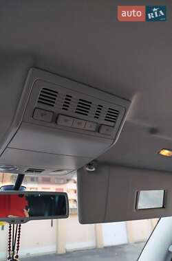 Минивэн Volkswagen Multivan 2012 в 