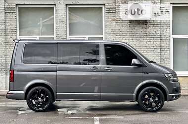 Мінівен Volkswagen Multivan 2017 в 