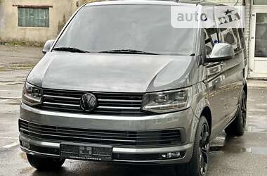 Мінівен Volkswagen Multivan 2017 в 