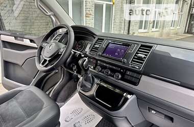Мінівен Volkswagen Multivan 2017 в 