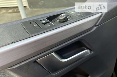 Минивэн Volkswagen Multivan 2023 в 