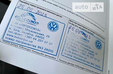 Минивэн Volkswagen Multivan 2023 в 