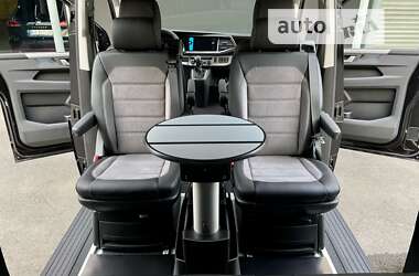 Минивэн Volkswagen Multivan 2023 в 