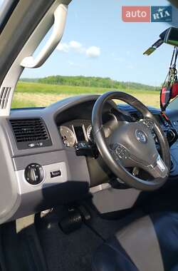 Минивэн Volkswagen Multivan 2012 в 