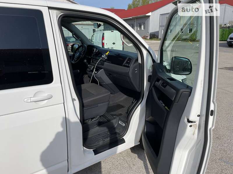 Минивэн Volkswagen Multivan 2017 в Киеве