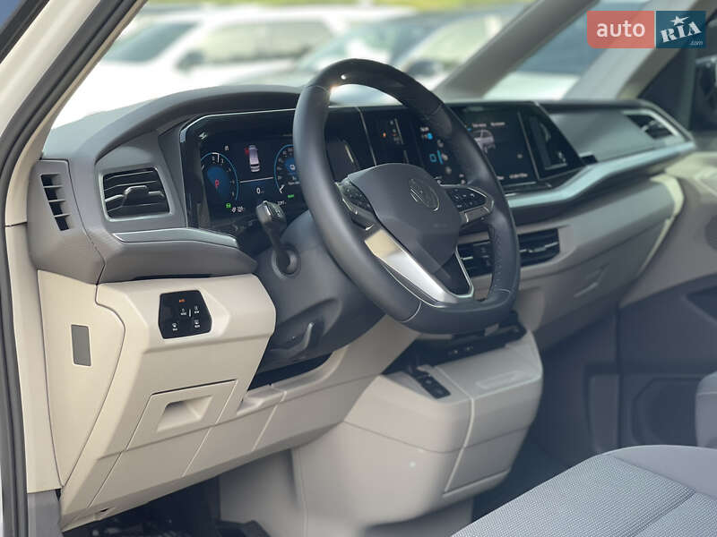 Минивэн Volkswagen Multivan 2023 в Киеве