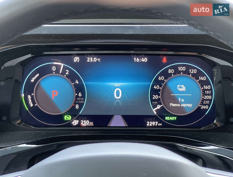 Минивэн Volkswagen Multivan 2023 в Киеве