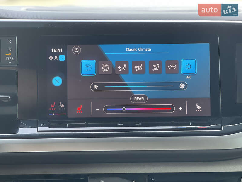 Минивэн Volkswagen Multivan 2023 в Киеве