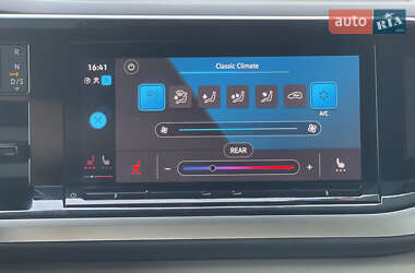 Минивэн Volkswagen Multivan 2023 в 