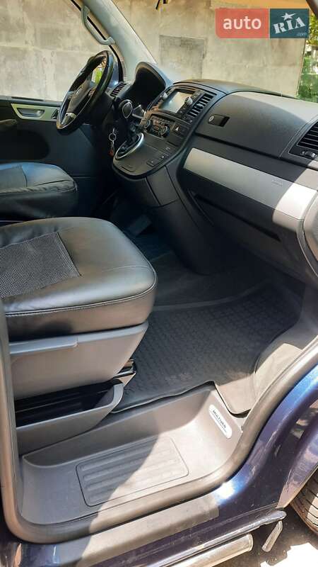 Минивэн Volkswagen Multivan 2012 в Черноморске
