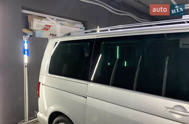 Мінівен Volkswagen Multivan 2011 в 