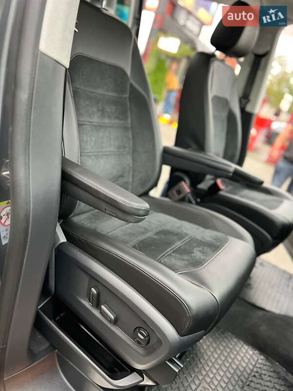 Минивэн Volkswagen Multivan 2018 в Львове