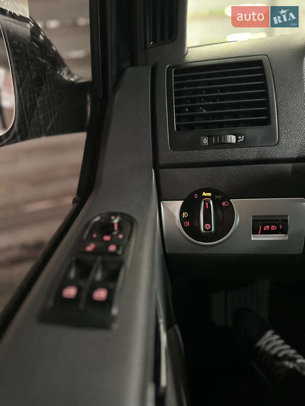 Минивэн Volkswagen Multivan 2010 в Одессе