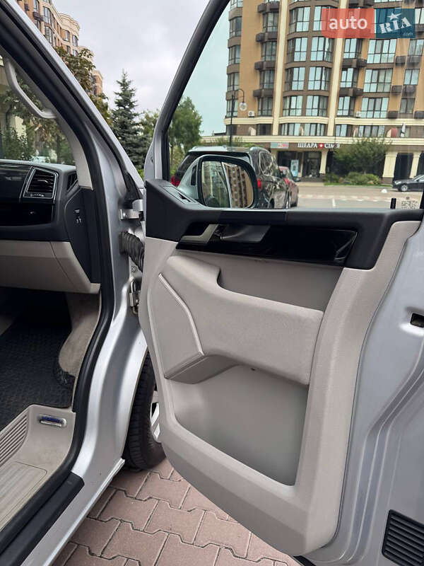 Минивэн Volkswagen Multivan 2016 в Киеве