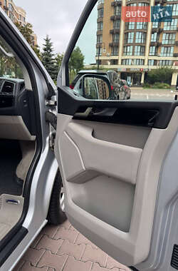 Минивэн Volkswagen Multivan 2016 в 