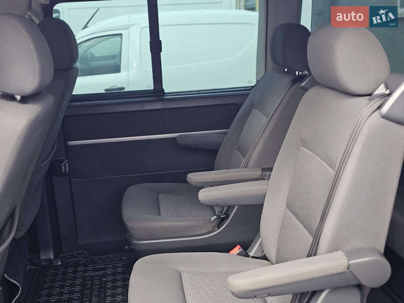 Минивэн Volkswagen Multivan 2004 в Ровно