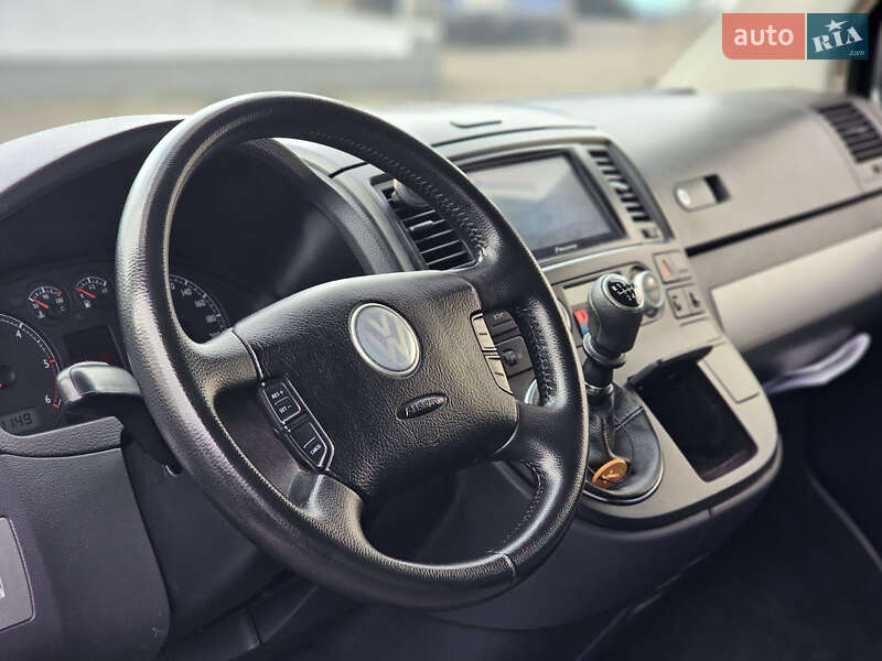 Минивэн Volkswagen Multivan 2004 в Ровно
