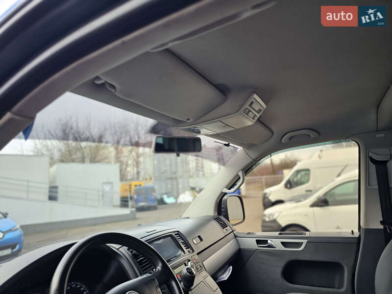 Минивэн Volkswagen Multivan 2004 в Ровно