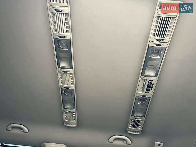 Мінівен Volkswagen Multivan 2011 в Дніпрі