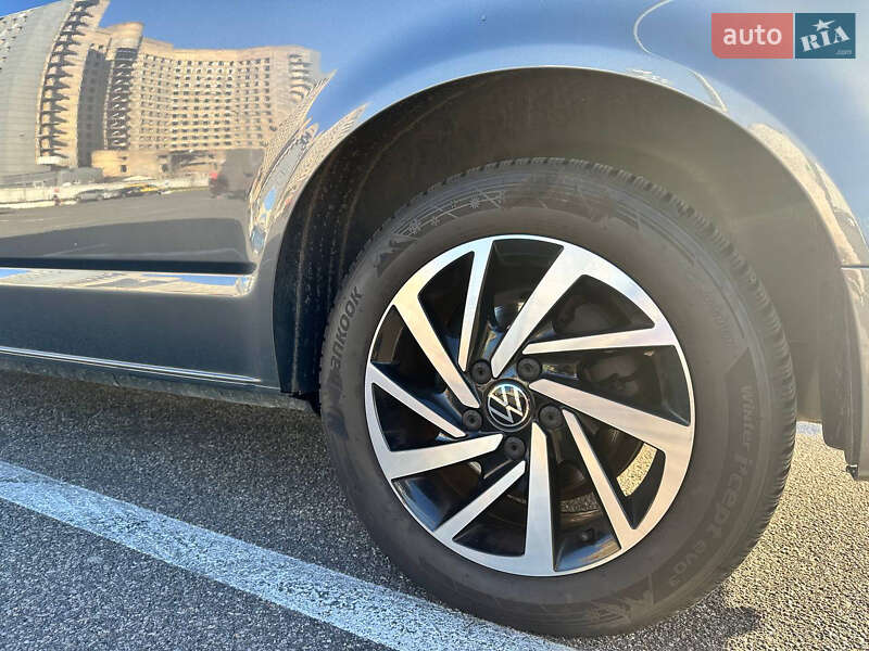 Минивэн Volkswagen Multivan 2020 в Киеве