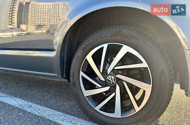 Минивэн Volkswagen Multivan 2020 в 