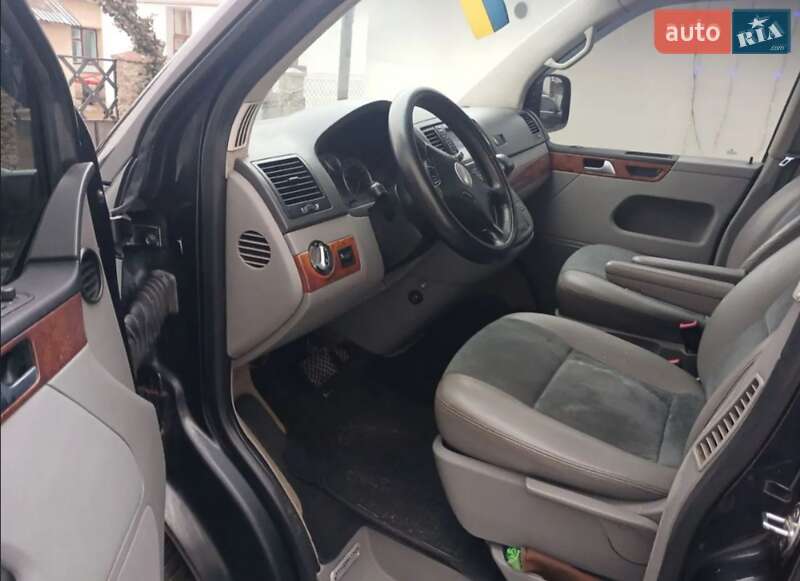 Минивэн Volkswagen Multivan 2006 в Львове
