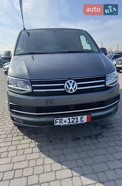 Мінівен Volkswagen Multivan 2016 в Чернівцях