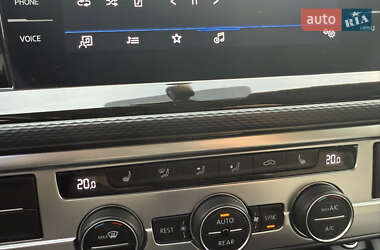 Минивэн Volkswagen Multivan 2021 в 