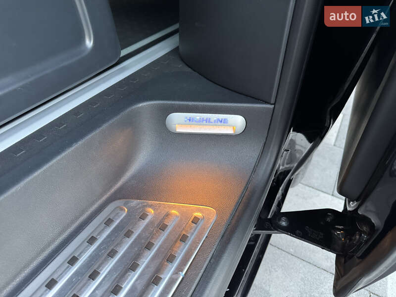 Минивэн Volkswagen Multivan 2019 в Киеве