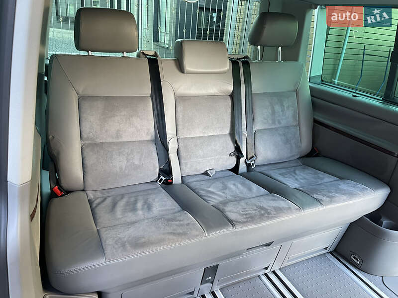 Минивэн Volkswagen Multivan 2006 в Киеве