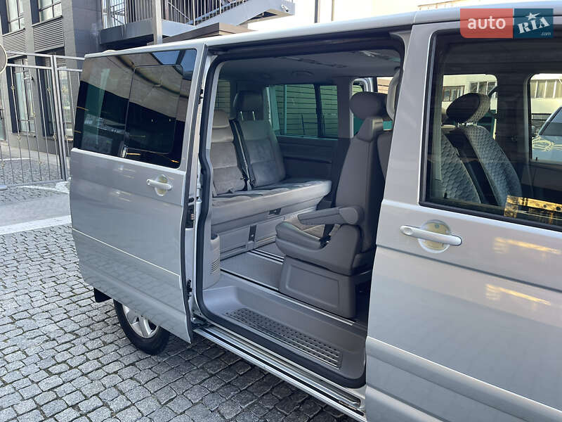 Минивэн Volkswagen Multivan 2006 в Киеве