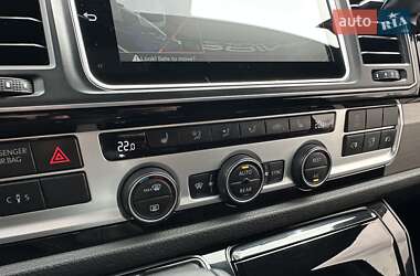 Минивэн Volkswagen Multivan 2016 в 