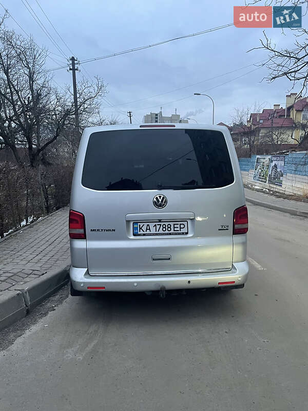 Минивэн Volkswagen Multivan 2011 в 