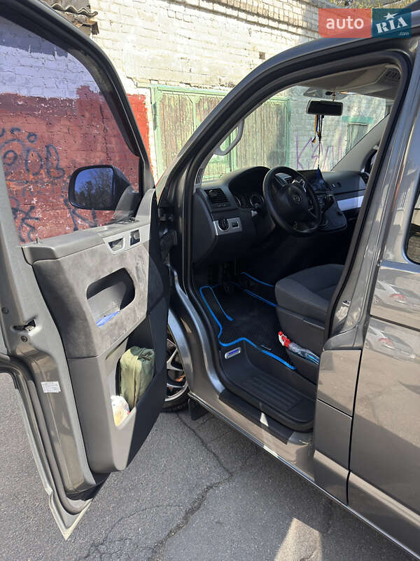 Мінівен Volkswagen Multivan 2013 в Києві