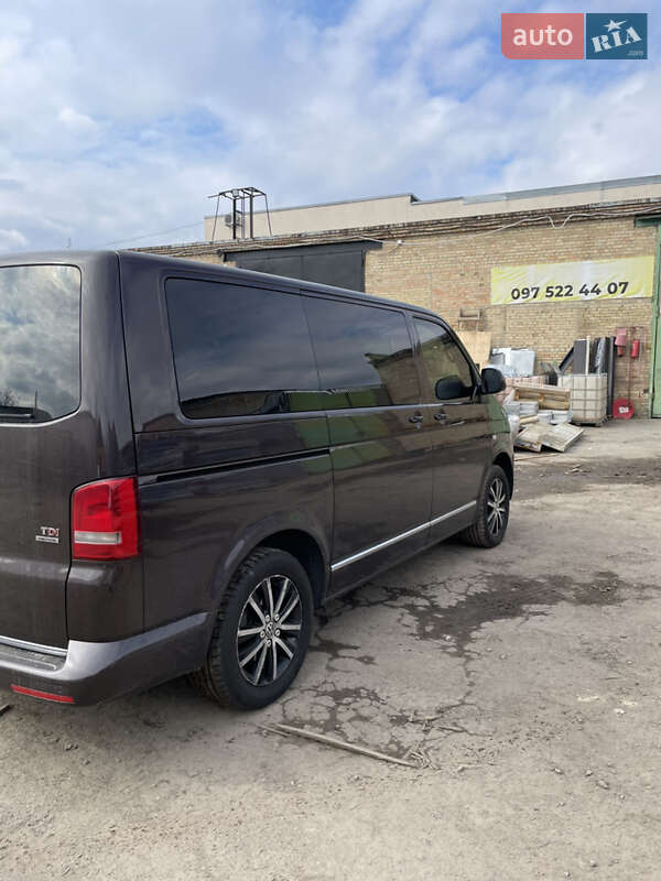 Мінівен Volkswagen Multivan 2013 в Києві