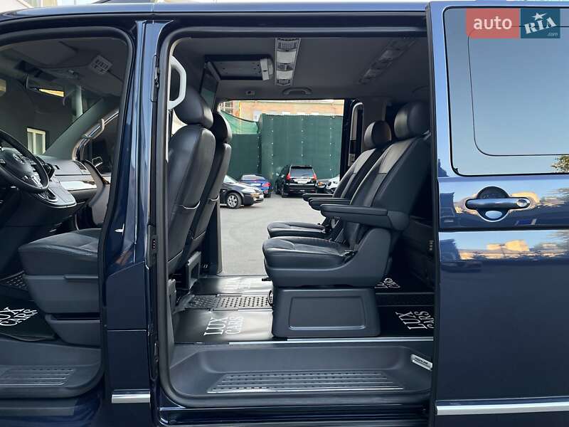 Минивэн Volkswagen Multivan 2015 в Киеве